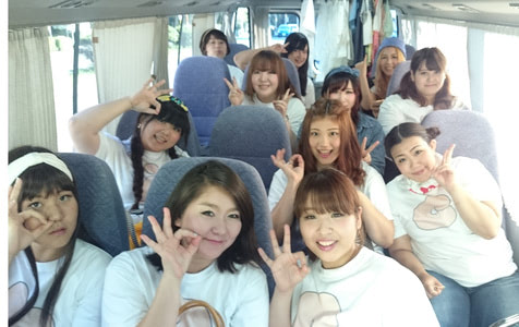 右前から、Nao、未来、桝田めぐみ、菜々、もも、かずぅさ、あいしゃ、テレサ、仁平和美、あまぎ。、大橋ミチ子、おさむ(このあと堀まりも来てくれました)
